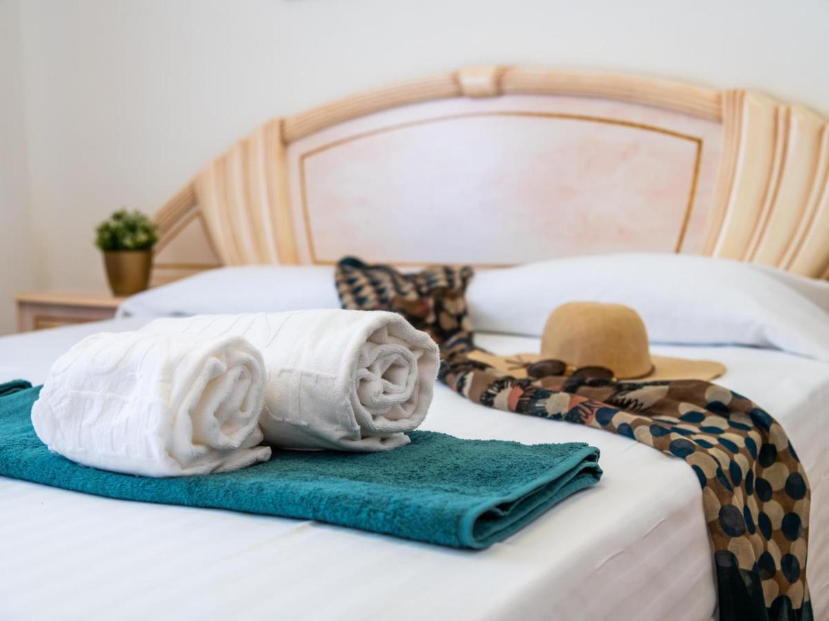 Appartamento 1 1 Beautiful Seafront With Balcony And Wifi Los Cristianos  Esterno foto